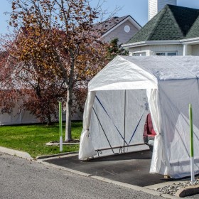 Installation des abris temporaires de style « tempo »