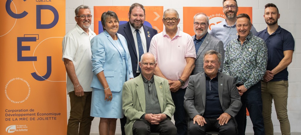 Sur la photo de gauche à droite, le conseil d’administration de la CDÉJ : Haut : Roland Charest, maire du Village Saint-Pierre Nancy Fortier, directrice générale de la MRC de Joliette Pierre-