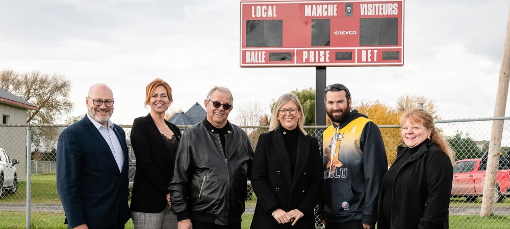 Panneau de pointage au terrain de baseball pour faciliter le déroulement des activités