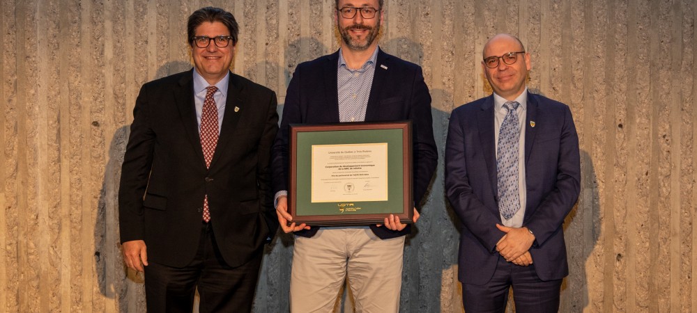 Christian Blanchette, recteur de l’UQTR; Nicolas Framery, directeur général de la CDÉJ; Sébastien Charles, vice-recteur au développement et la recherche de l’UQTR.